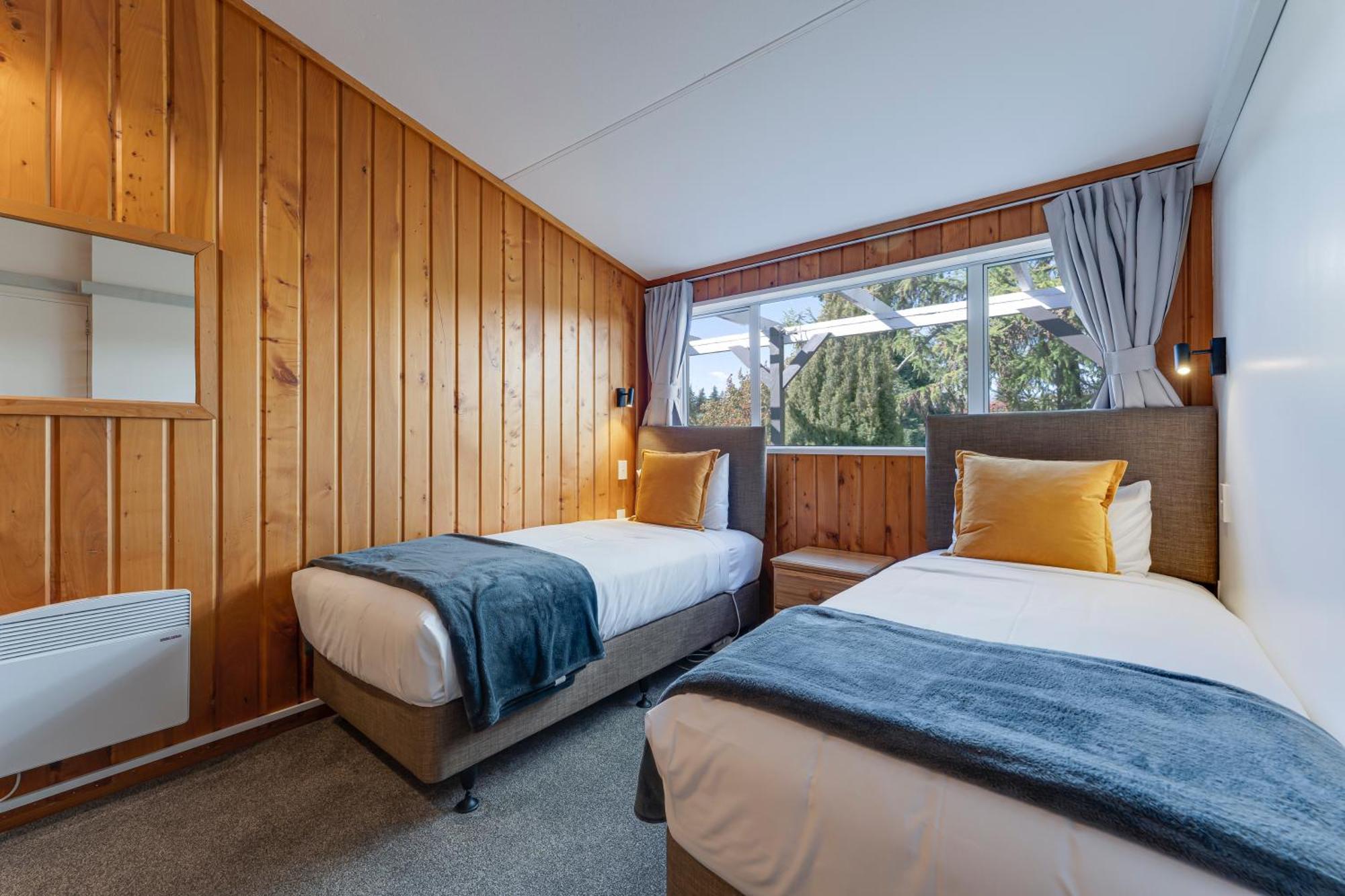 Archway Motels & Chalets Уанака Стая снимка
