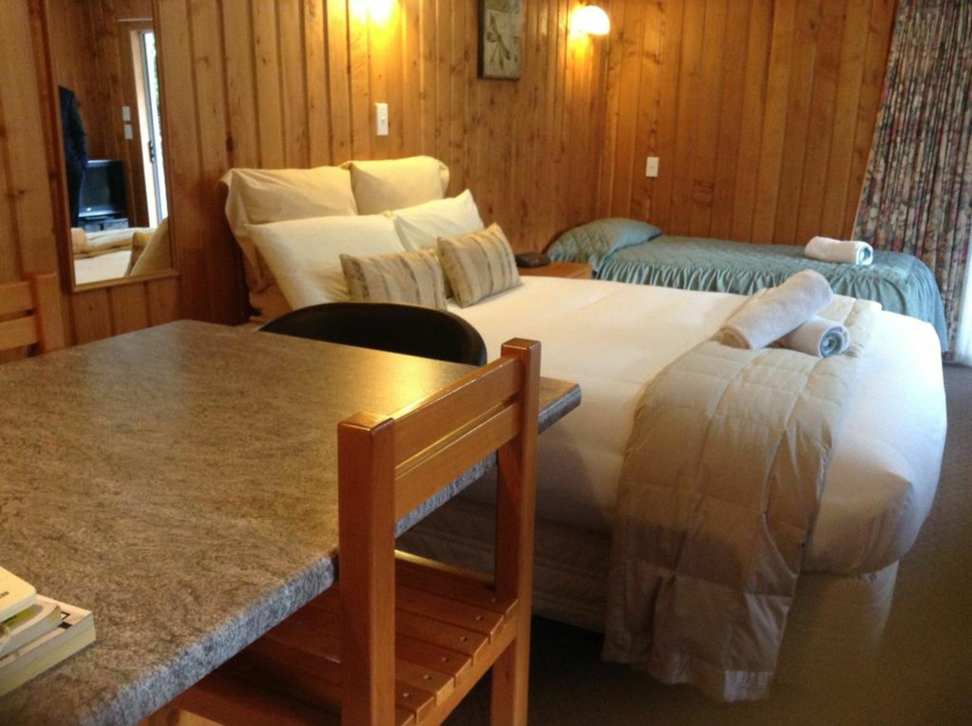 Archway Motels & Chalets Уанака Екстериор снимка